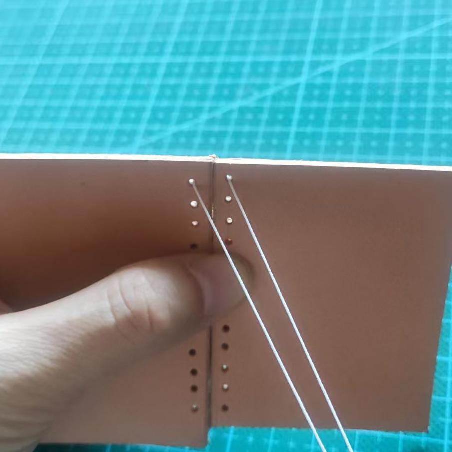 皮革十字缝线法 打造坚固的十字装饰缝线-皮圈圈手工皮具图纸