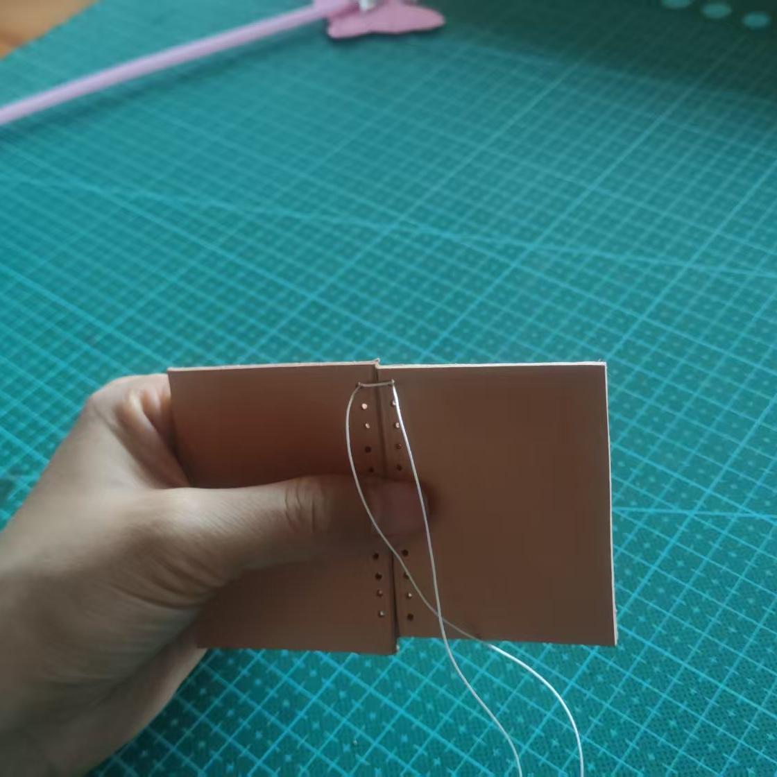 皮革十字缝线法 打造坚固的十字装饰缝线-皮圈圈手工皮具图纸