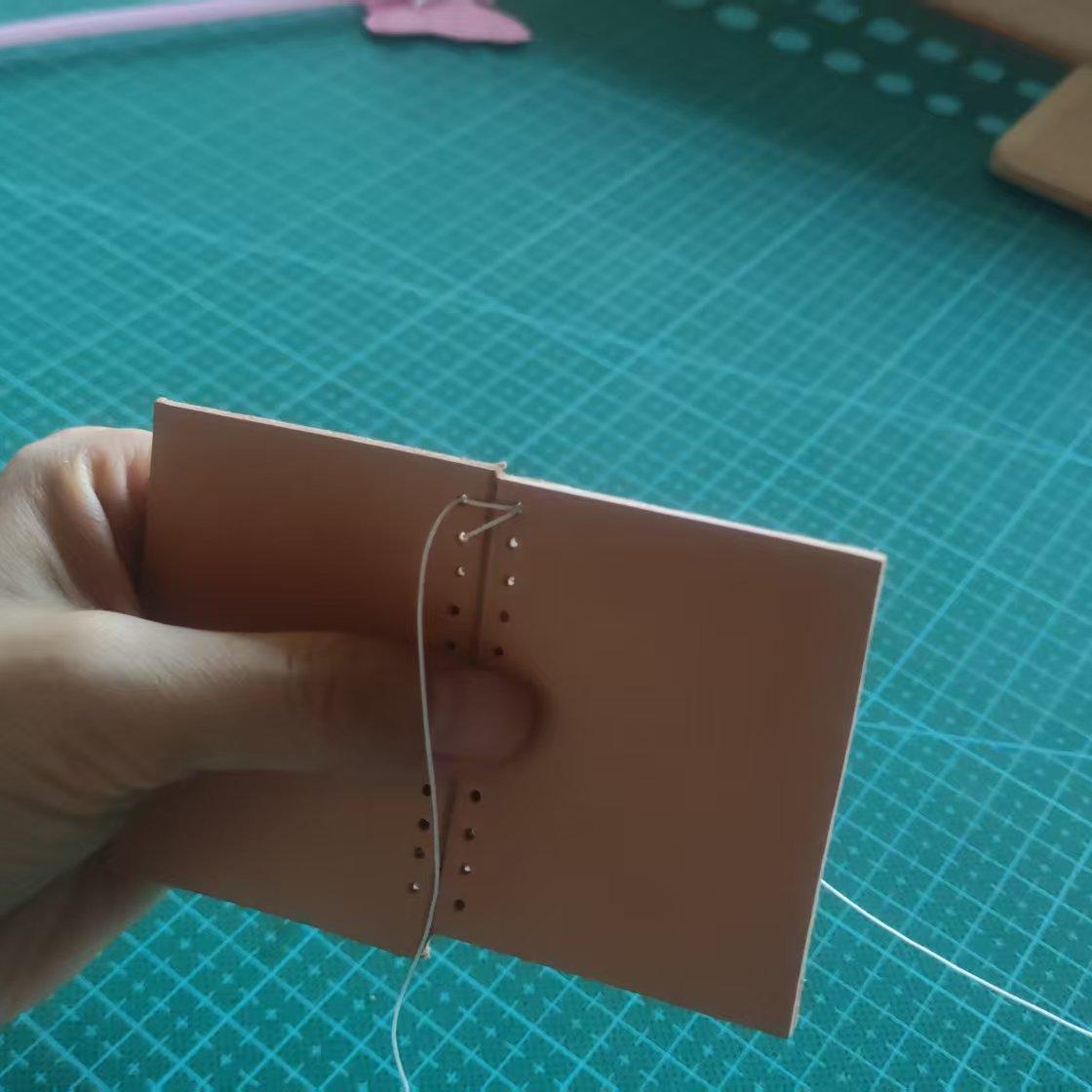 图片[5]-皮革十字缝线法 打造坚固的十字装饰缝线-DIY手工帖子圈子-皮具教程-皮圈圈手工皮具图纸